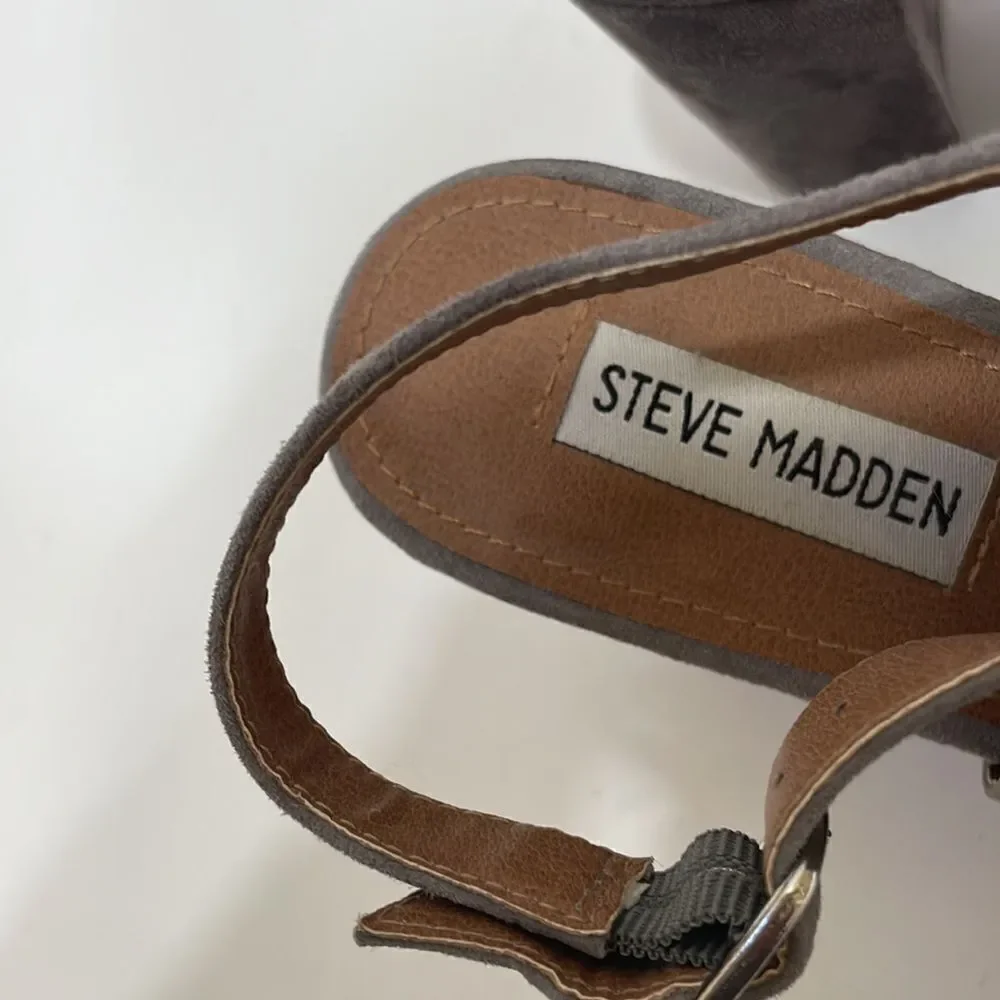 STEVE MADDEN SUEDE PEEP TOE‎ HEELS IN GRAY